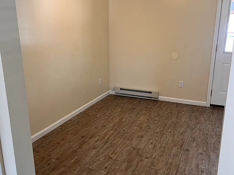 100 Lisa Dr #11 — Photo 15