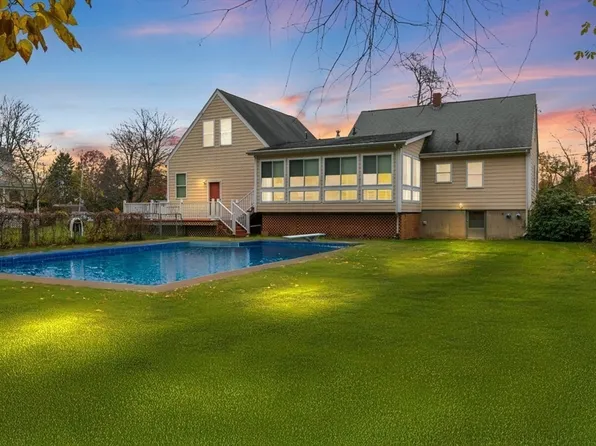 106 Oxford Ave, Haverhill, MA 01835