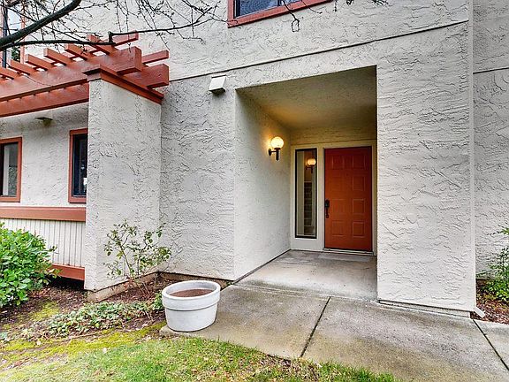 3rd image of 1933 Winding Creek Ct