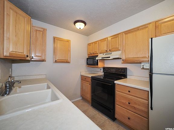 3rd image of 1206 E Waterside Cv APT 21