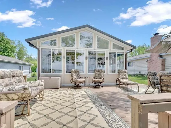 2335 Royal Ln, Hale, MI 48739