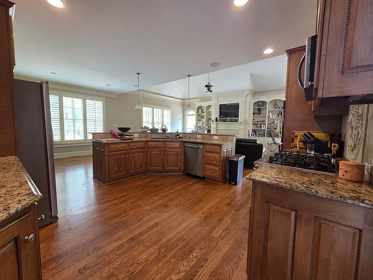 1051 Robinson Ct — Photo 9