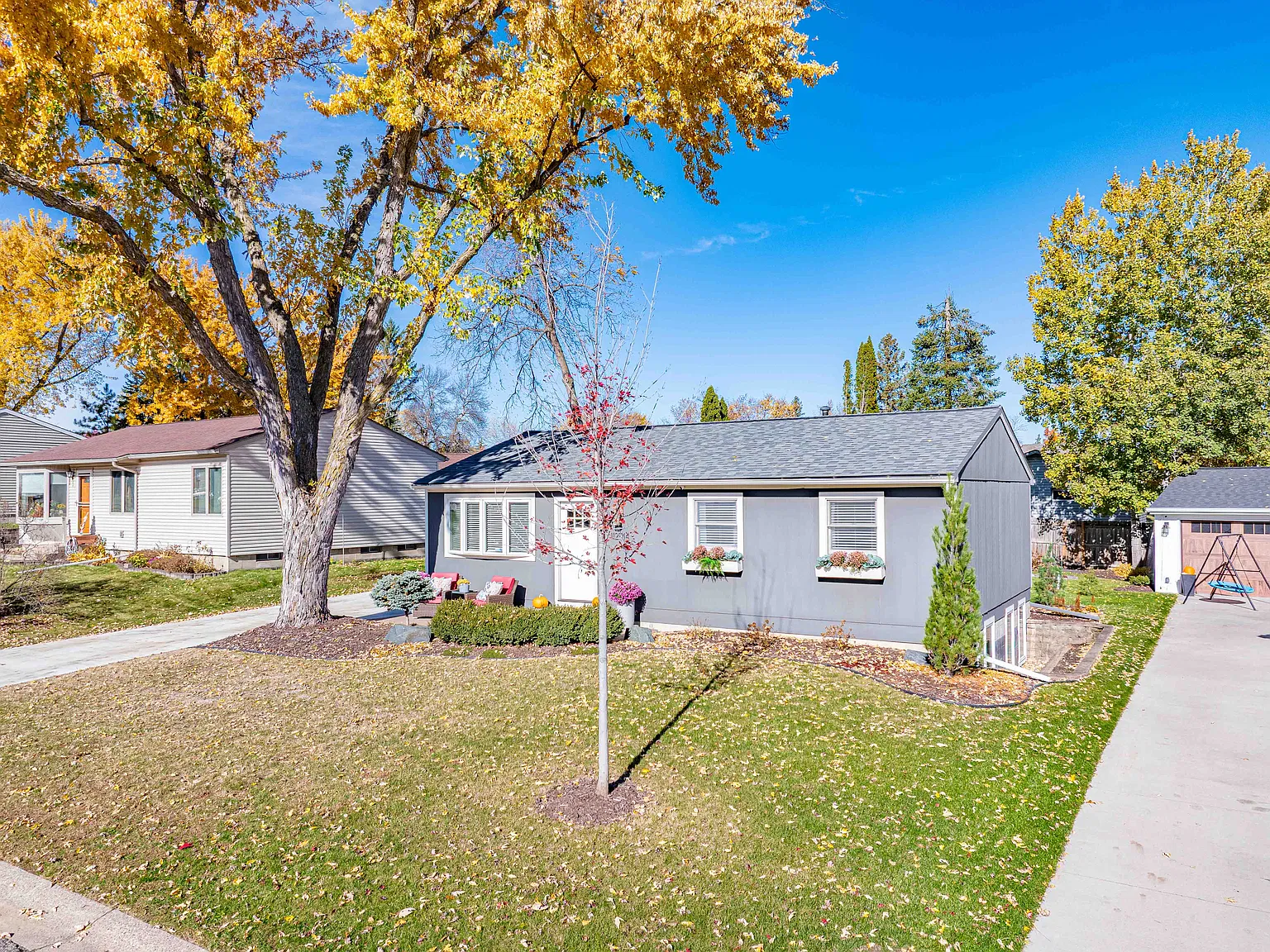 4 bed, 1587 sqft, $2,495 — Photo 3