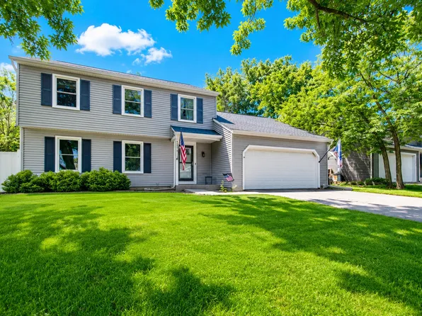 1581 Madison Ave, St Charles, IL 60174