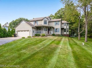 13981 Plover Dr, Hartland, MI 48353