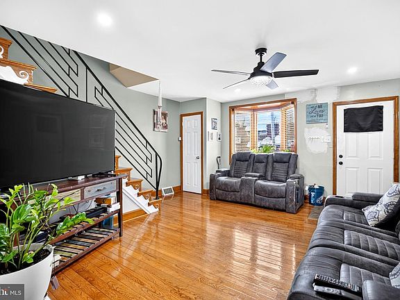 3rd image of 4557 Tudor St