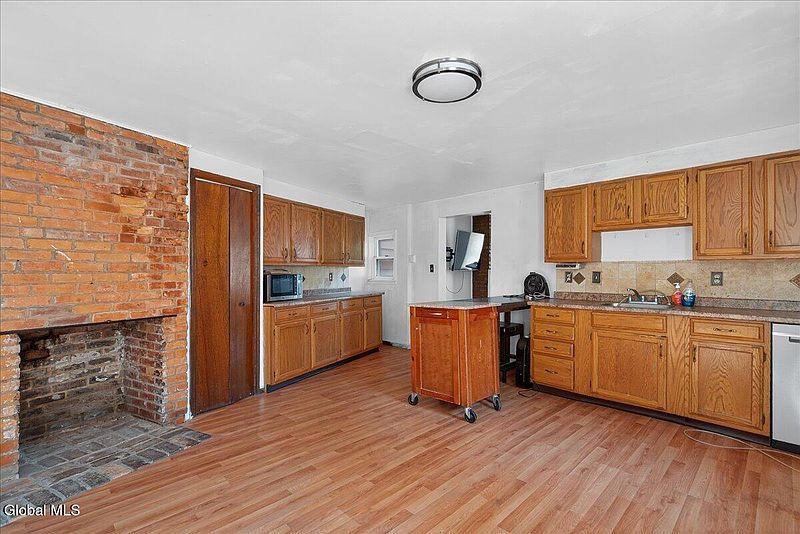 5th image of 117 N College Street