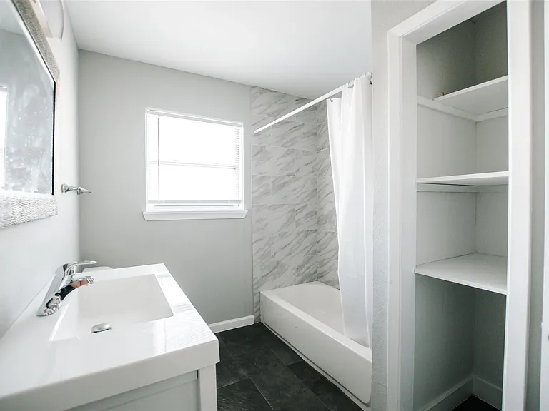 5910 Weber Ave — Photo 7