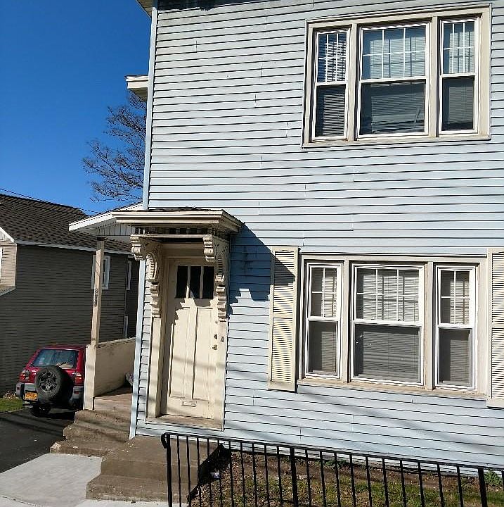 1st image of 211 Oak St #2