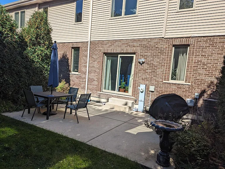 394 E Tall Oaks Ln — Photo 23