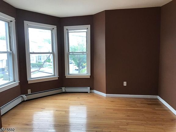 3rd image of 270 11th Ave