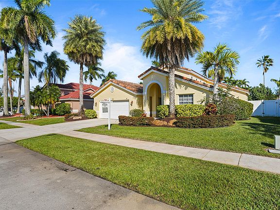 2nd image of 955 NW 202nd Avenue