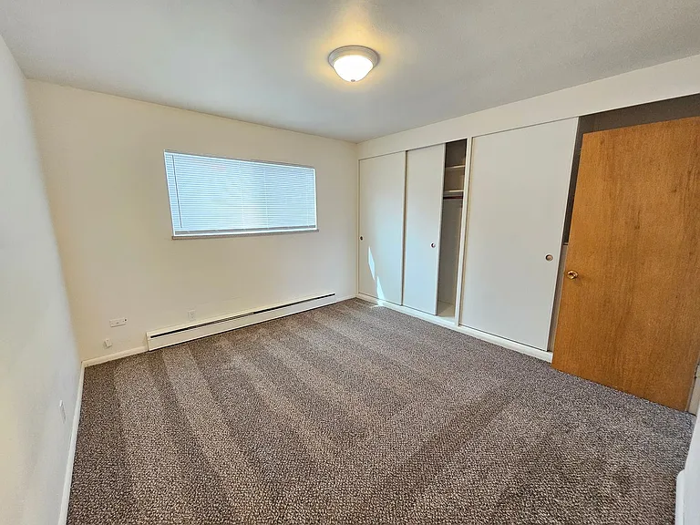 615 S Alder St — Photo 6