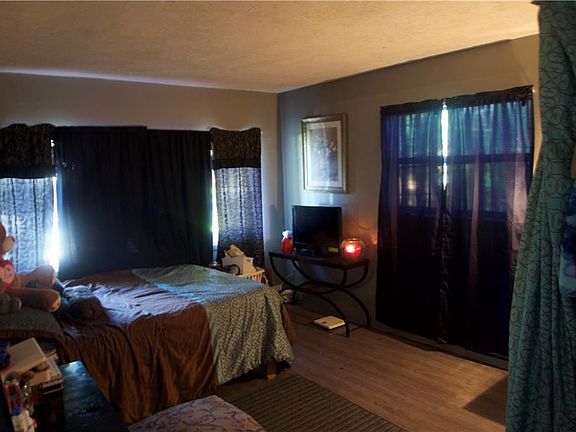 3rd image of 818 Brink Ave