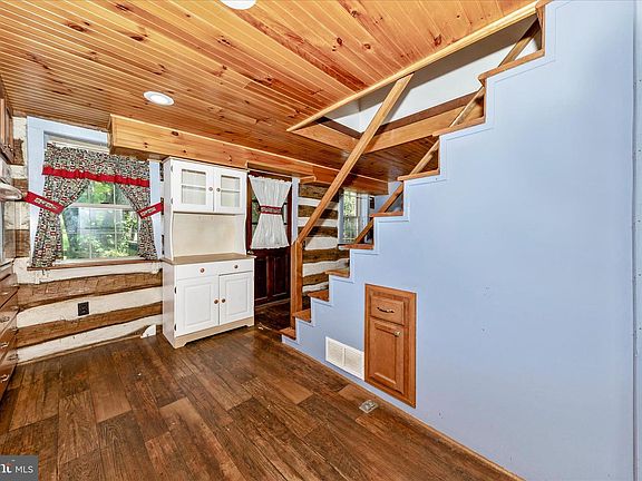 5th image of 3020 Chestnut Grove Rd
