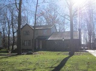 7200 Woodhaven Dr, Lockport, NY 14094