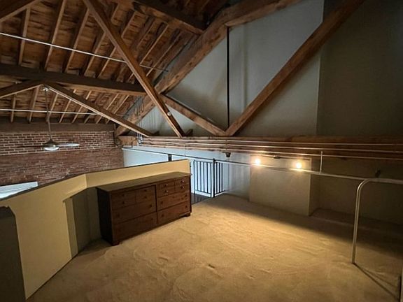 3rd image of 113 W 5th St APT 304