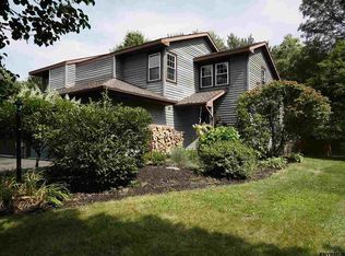 87 Meadowbrook Dr, Slingerlands, NY 12159