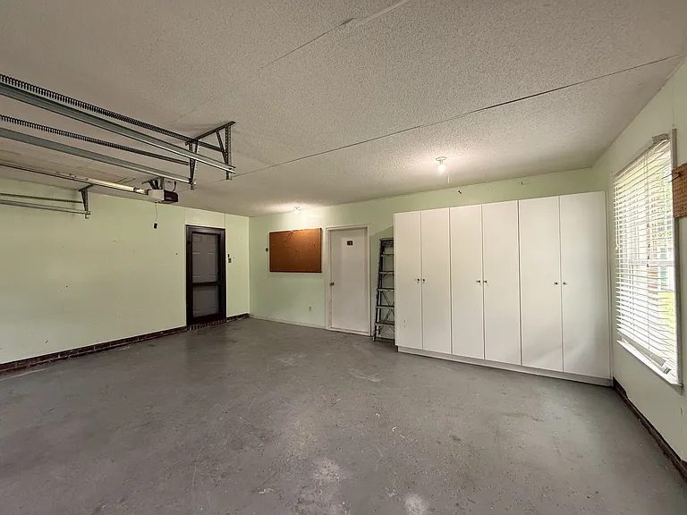 111 Old Post Ct — Photo 21