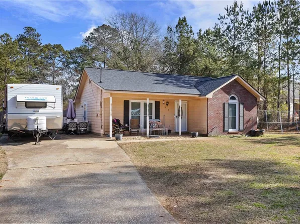 51 Longview St, Seale, AL 36875