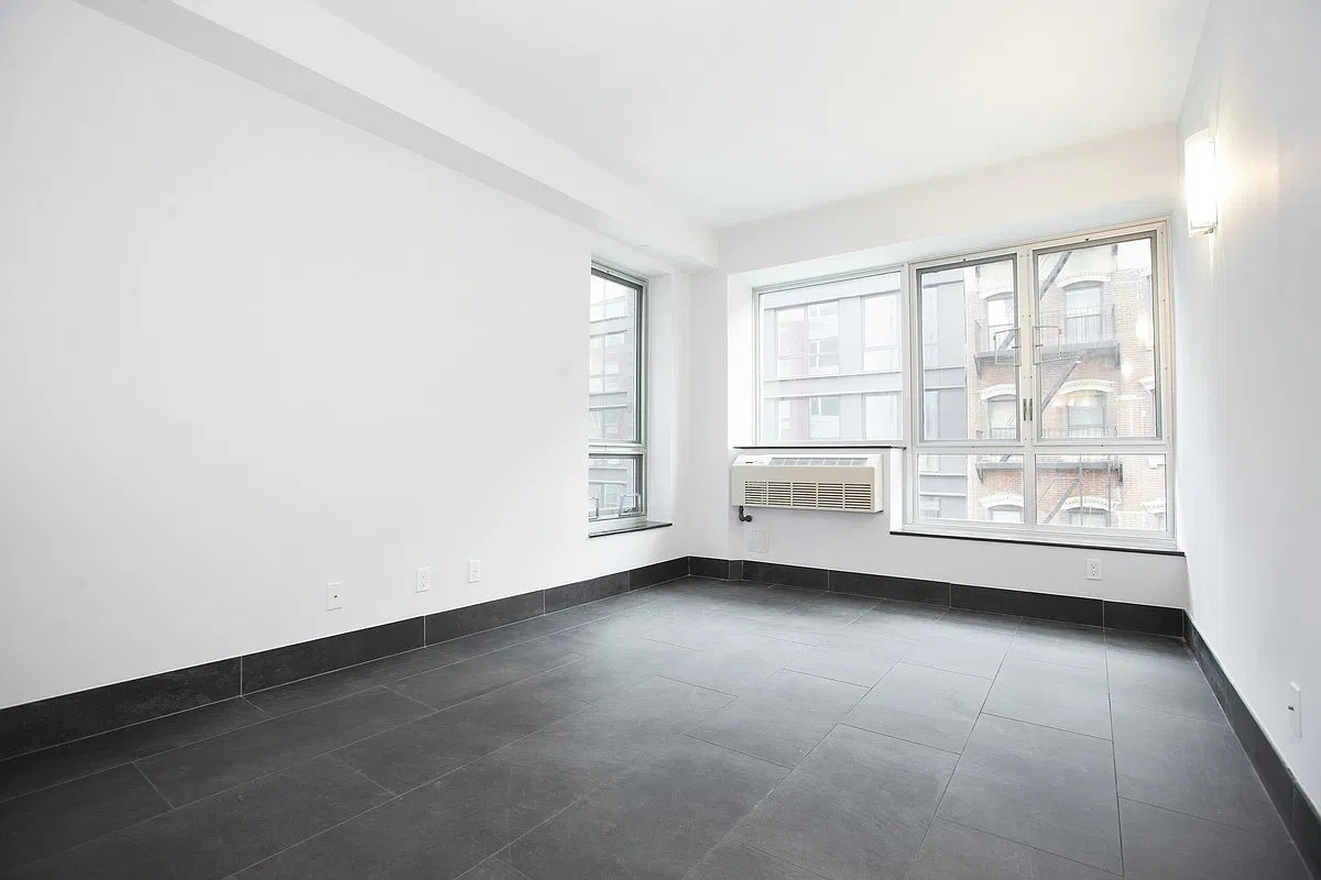 164 Attorney St — Photo 2