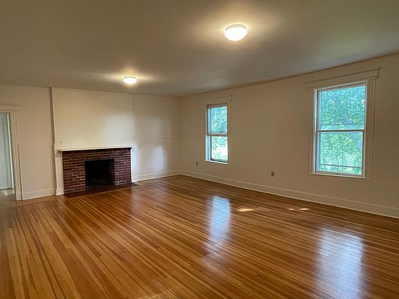 Large living room/dining space 24 x 18
