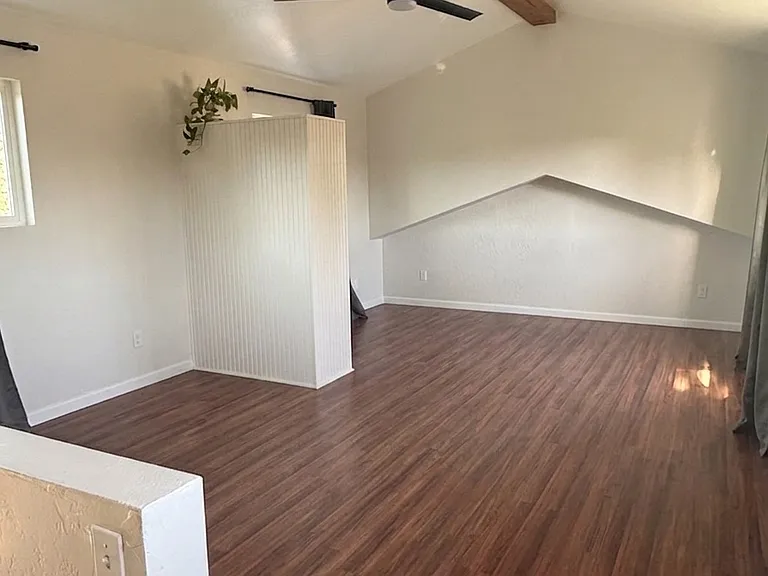 635 3/4 Hanson Ln — Photo 12