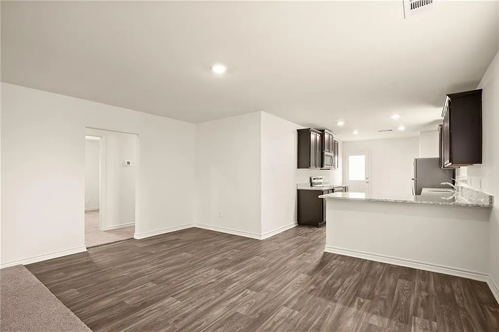 529 Fox Glen Cv — Photo 1
