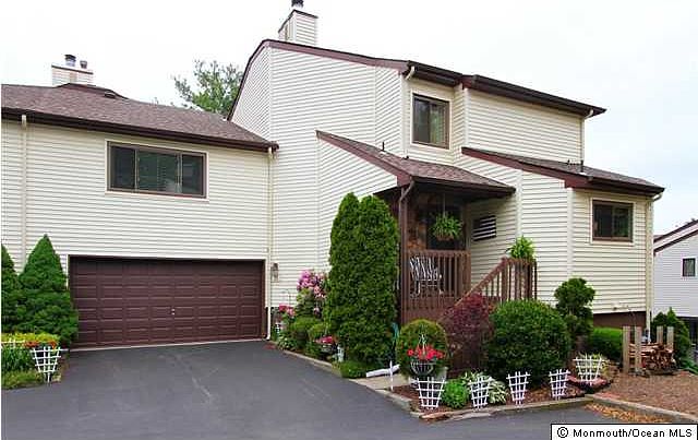 1st image of 11 Oxford Ln