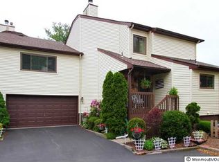 11 Oxford Ln, Middletown, NJ 07748