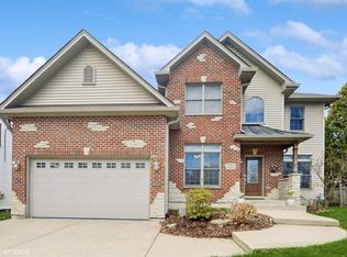 222 S Adams St, Westmont, IL 60559