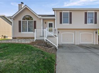 1305 NW 72nd St, Kansas City, MO 64118