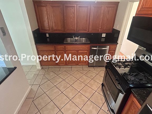 4th image of 240 E Gibson St