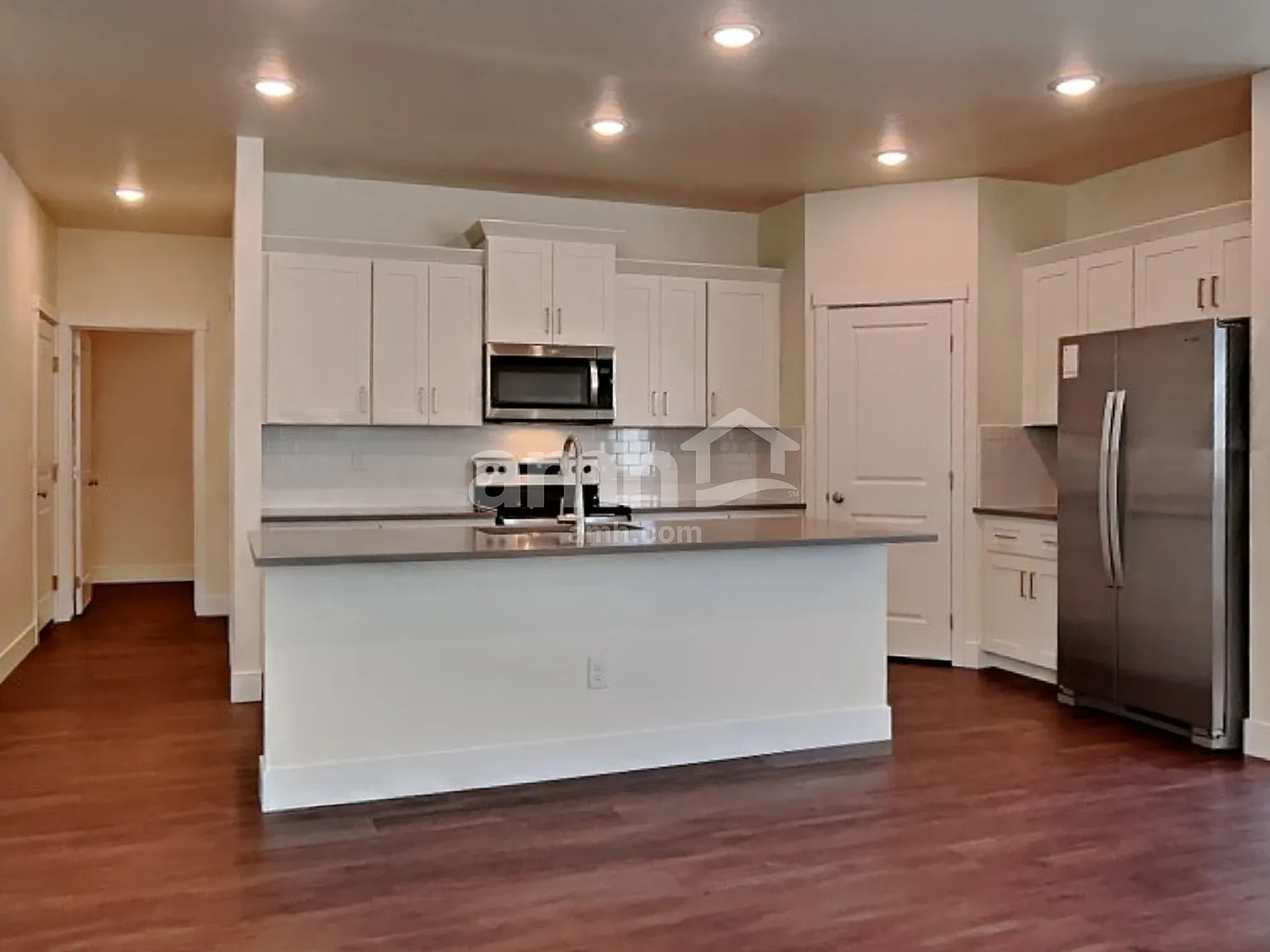 4 bed, 2.5 bath, 2311 sqft, $2,900 — Photo 3
