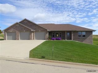 626 Pin Oak Dr, Holy Cross, IA 52053