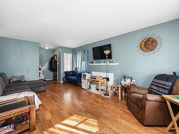 5th image of 587 W Fernleaf Ave
