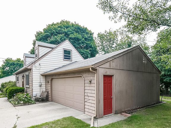 3rd image of 1655 Stonewood Dr SE