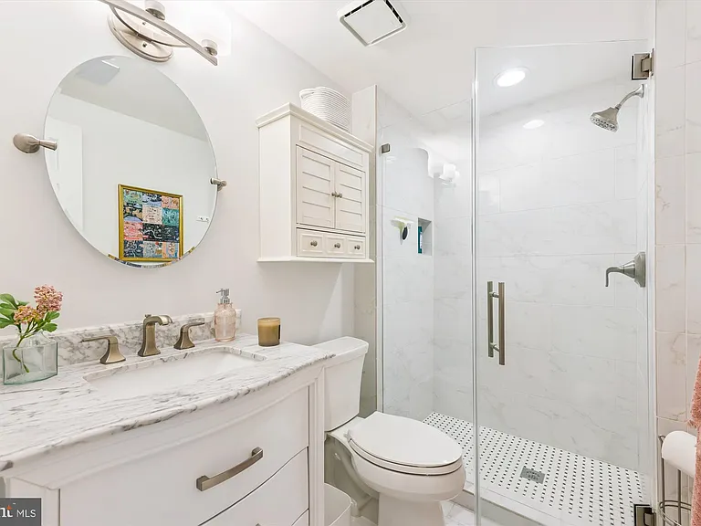116 N Union St — Photo 10