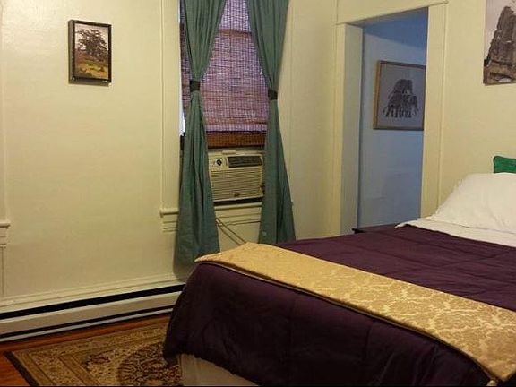 Bedroom with Queen bed