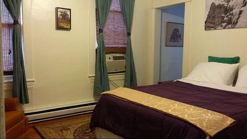 Bedroom with Queen bed