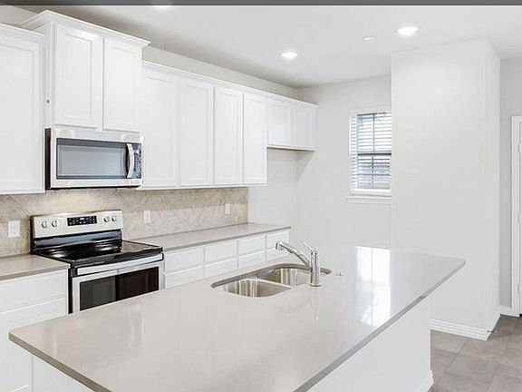 4th image of 3629 Brentwood Dr