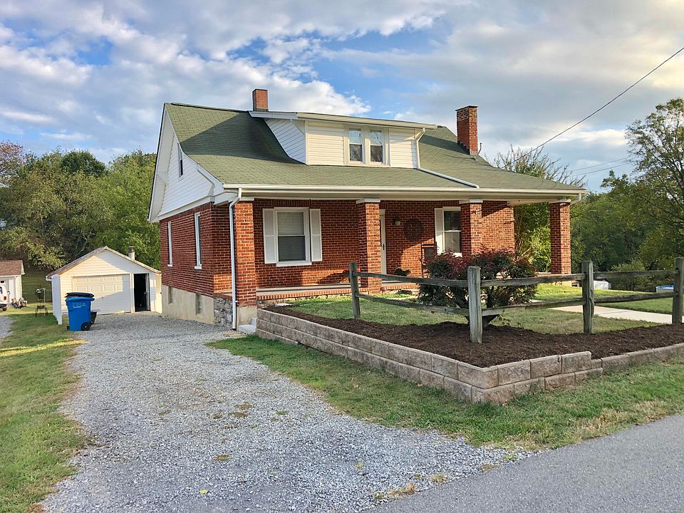 1st image of 2731 Dell Ave NE