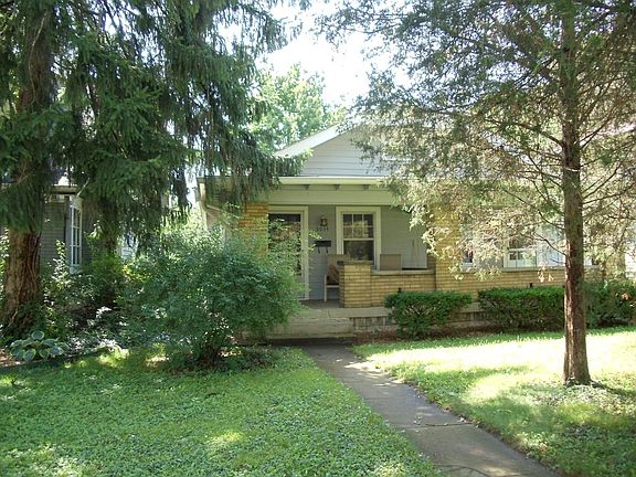Alternate view of front of home.