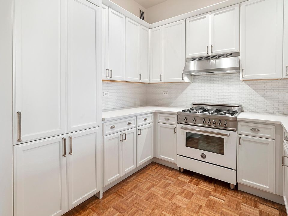 Renovated gourmet kitchen, gas stove and paneled appliances
