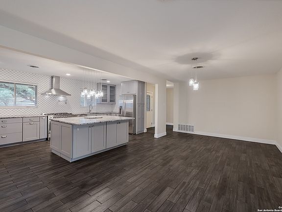 5th image of 734 Susie Ct