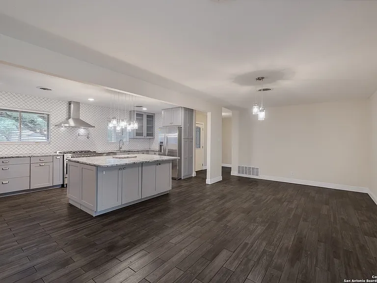 734 Susie Ct — Photo 5