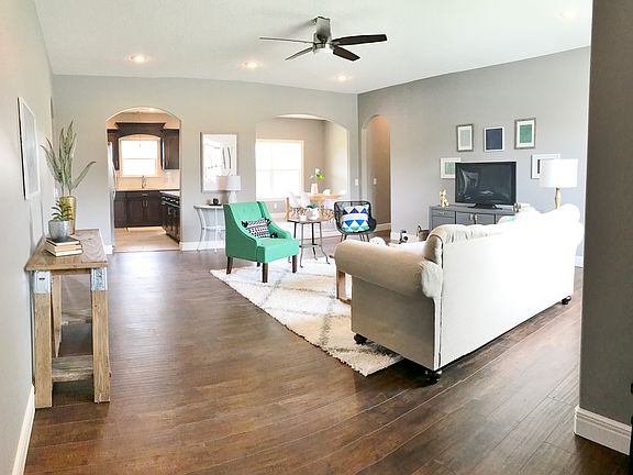 3rd image of 2233 N Greystone Sq