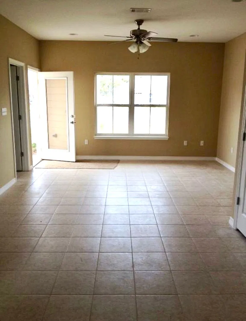 Charming 3-Bedroom Duplex in Ocean Springs Perfect Location! — Photo 4