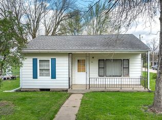 54 Grove St, Central City, IA 52214