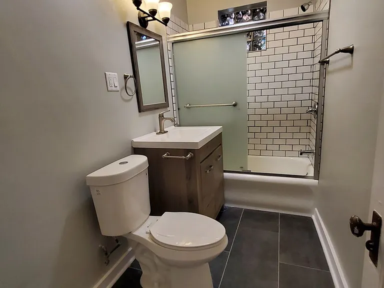 2068 W Hutchinson St #1 — Photo 16